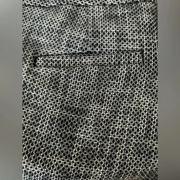 Ann Taylor Pants Size 2 Devin Fit. Black and White pattern. Winter staple pant. - Picture 3 of 7